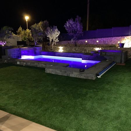Laian Villa Triquivijate ภายนอก รูปภาพ