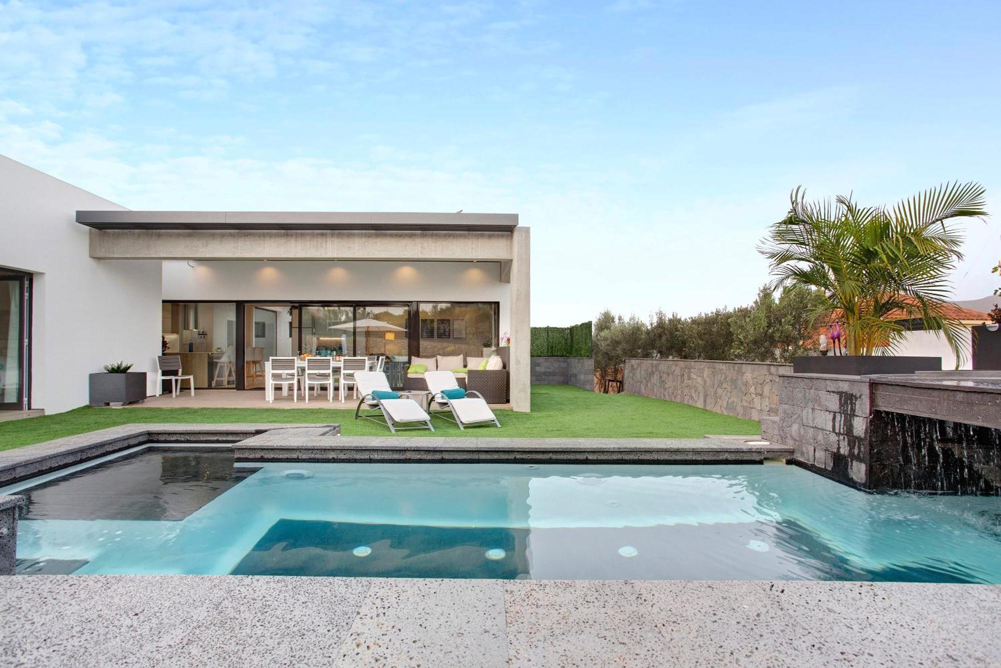 Laian Villa Triquivijate ภายนอก รูปภาพ